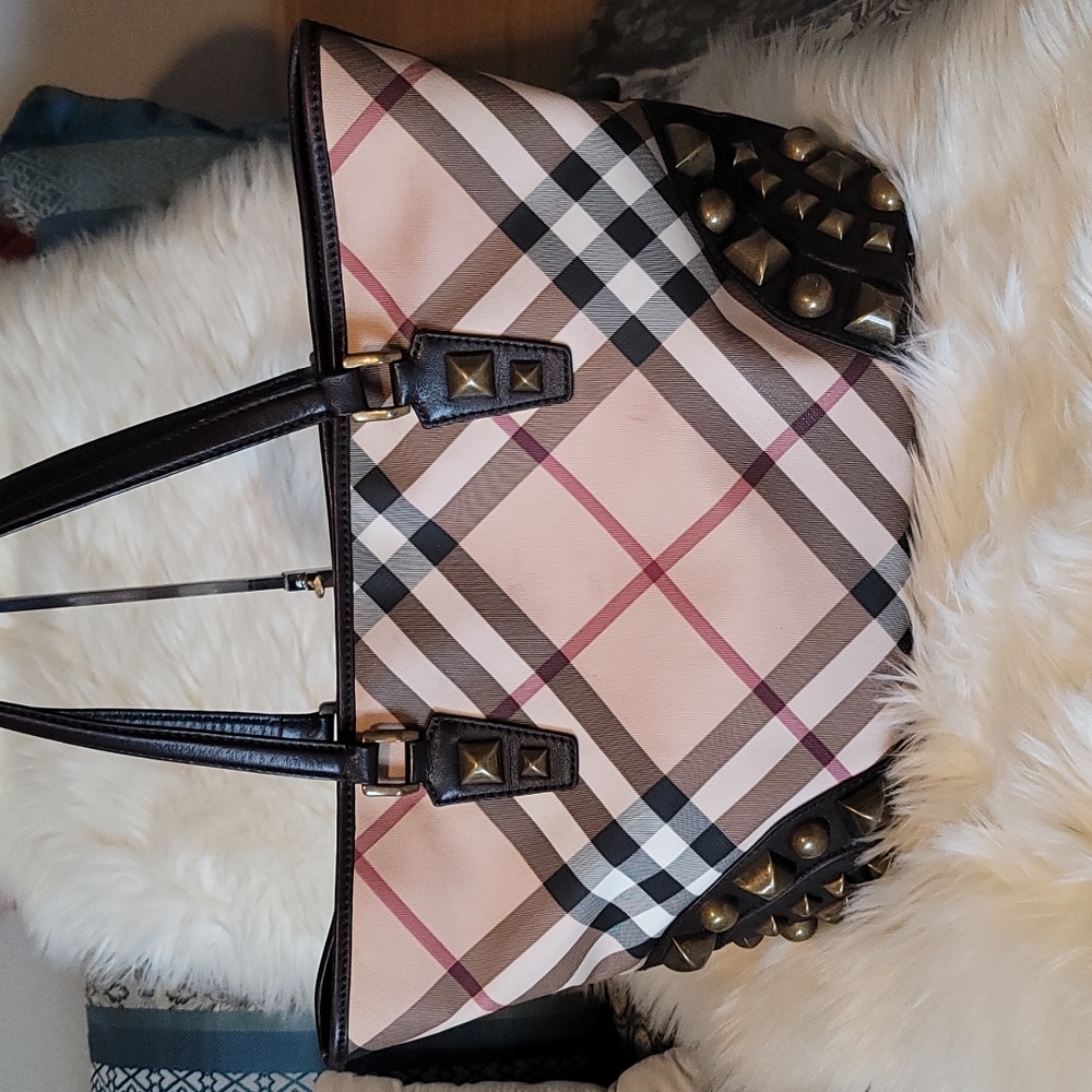 🥰⚘️BEAUTIFUL STUDDED BURBERRY NIKKI NOVA CHECK TOTE⚘️🥰